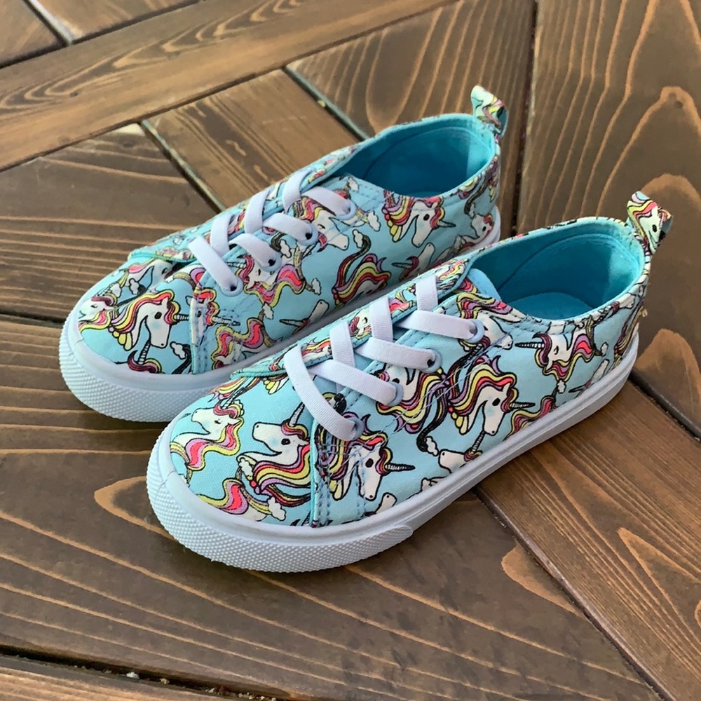 Girls shoes